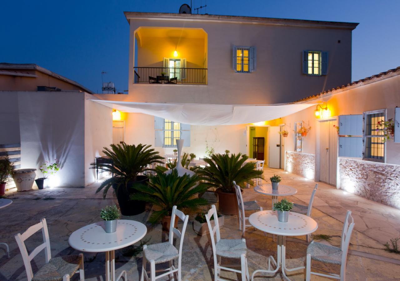 Shongas Inn Dherinia Exterior photo
