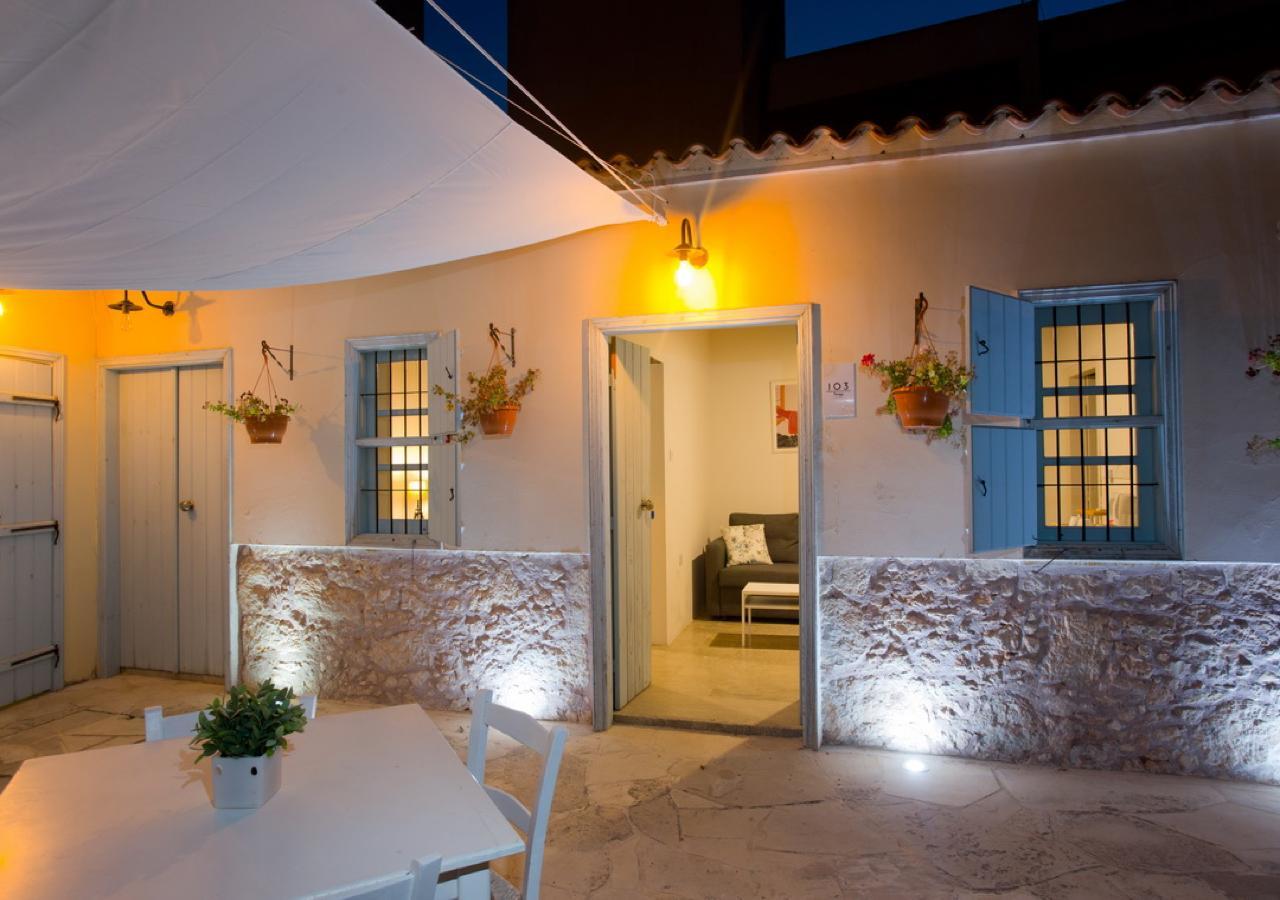 Shongas Inn Dherinia Exterior photo